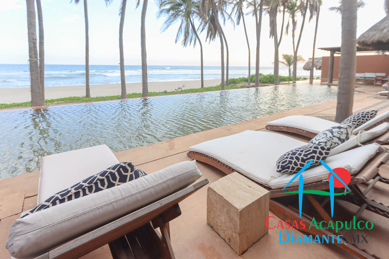 Tres Vidas Casa Mía - Sala de alberca, tumbonas y camastros 2